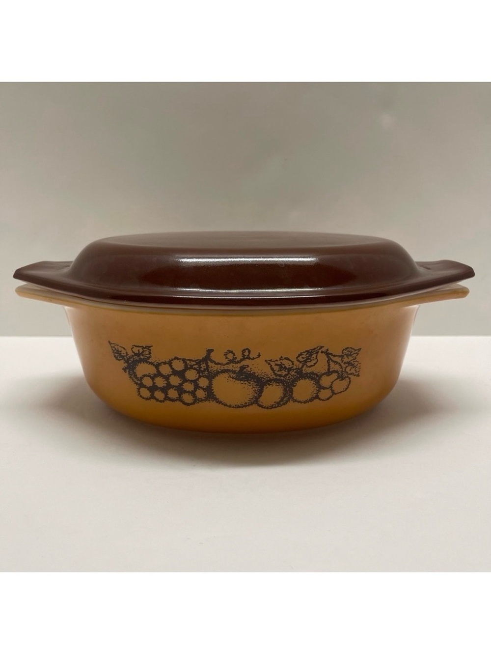 Pyrex Old Orchard 043 Vintage Gold Brown Oval 1.5 Qt Covered Casserole Ovenware